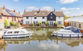 Cottage On The Quay